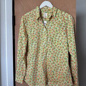 Womens GAP boyfriend fit long sleeve button-up